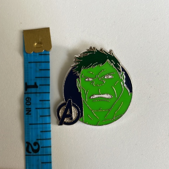Incredible Hulk avengers pin - Picture 3 of 3